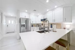 1637 SE Paradise Cir, Crystal River, FL 34429 - Photo 2