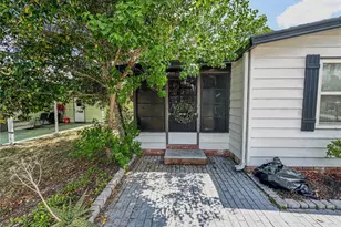 1820 W Schwartz Blvd, Lady Lake, FL 32159 - Photo 2