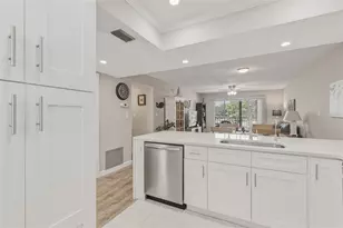 1520 Glen Oaks Dr E, Sarasota, FL 34232 - Photo 6