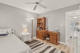 1520 Glen Oaks Dr E, Sarasota, FL 34232 - Photo 24