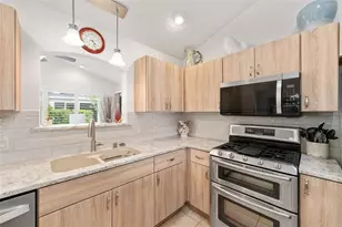 9304 SE 170th Humphreys Loop, The Villages, FL 32162 - Photo 12