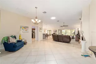 867 Castleberry Cir, The Villages, FL 32162 - Photo 8