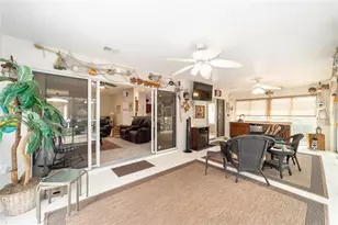 867 Castleberry Cir, The Villages, FL 32162 - Photo 38