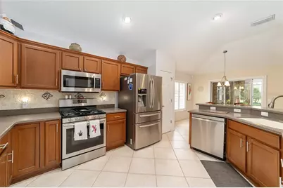 867 Castleberry Circle, The Villages, FL 32162 - Photo 18