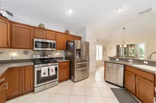 867 Castleberry Cir, The Villages, FL 32162 - Photo 18