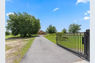 10725 SE 160th Court Road, Ocklawaha, FL 32179 - Photo 2