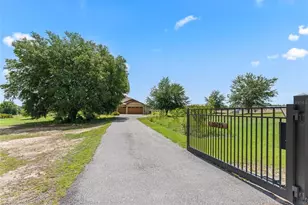 10725 SE 160th Court Rd, Ocklawaha, FL 32179 - Photo 2