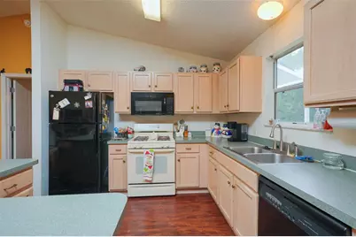 9345 SE 177th Simons Lane, The Villages, FL 32162 - Photo 12