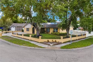 613 Forest Hills Dr, Brandon, FL 33510 - Photo 1