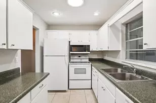 2304 Glenmore Cir, Sun City Center, FL 33573 - Photo 14