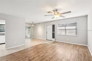 2304 Glenmore Cir, Sun City Center, FL 33573 - Photo 10