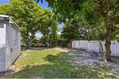 998 W 68th Street, Hialeah, FL 33014 - Photo 26