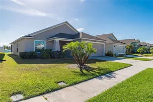 8256 Campbell Crossing Circle, Lakeland, FL 33810 - Photo 2