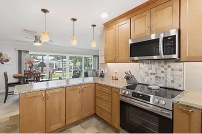 1302 SE Paradise Avenue, Crystal River, FL 34429 - Photo 16