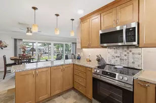 1302 SE Paradise Ave, Crystal River, FL 34429 - Photo 16