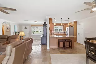 1302 SE Paradise Ave, Crystal River, FL 34429 - Photo 10