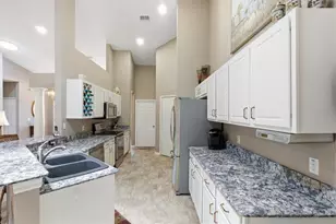 6042 Landings Blvd, Lady Lake, FL 32159 - Photo 8