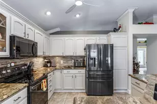 17842 SE 86th Auburn Ave, The Villages, FL 32162 - Photo 18