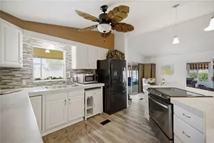 728 Truman Ave, Lady Lake, FL 32159 - Photo 8