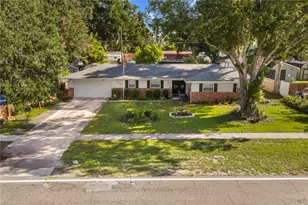 207 W Wheeler Rd, Seffner, FL 33584 - Photo 2