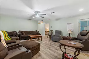 207 W Wheeler Rd, Seffner, FL 33584 - Photo 8