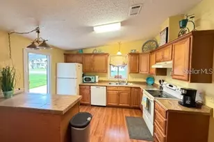 1215 Panama Pl, Lady Lake, FL 32159 - Photo 10