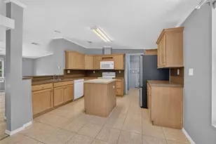 357 Walter Pl, Fruitland Park, FL 34731 - Photo 6