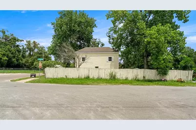 10107 S Division Avenue, Hampton, FL 32044 - Photo 2