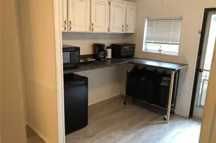 265 W McClendon St, Lady Lake, FL 32159 - Photo 12