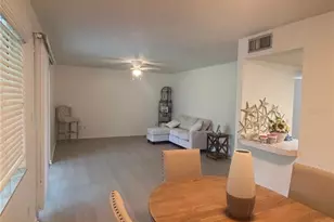 628 Fairways Cir, Ocala, FL 34472 - Photo 2