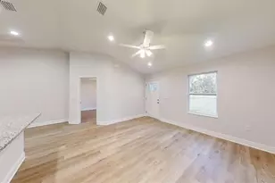 24304 NW Tamarind Ln, Dunnellon, FL 34431 - Photo 10