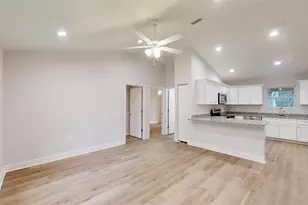 24304 NW Tamarind Ln, Dunnellon, FL 34431 - Photo 2