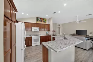 2408 Saffron Ln, The Villages, FL 32162 - Photo 8