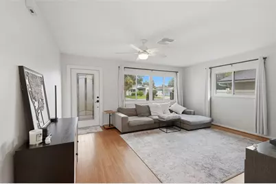 205 SE Monroe Circle N, Saint Petersburg, FL 33703 - Photo 6