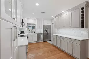 205 SE Monroe Cir N, Saint Petersburg, FL 33703 - Photo 10