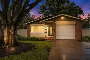 205 SE Monroe Cir N, Saint Petersburg, FL 33703 - Photo 1