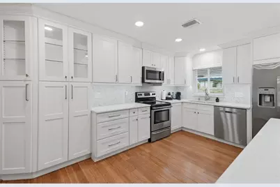 205 SE Monroe Circle N, Saint Petersburg, FL 33703 - Photo 12
