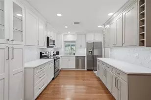 205 SE Monroe Cir N, Saint Petersburg, FL 33703 - Photo 10