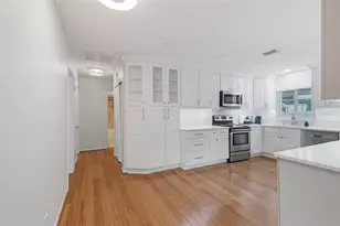 205 SE Monroe Cir N, Saint Petersburg, FL 33703 - Photo 12
