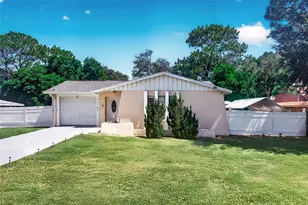 5579 W Pine Cir, Crystal River, FL 34429 - Photo 1