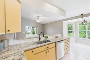 35601 Wickingham Ct, Zephyrhills, FL 33541 - Photo 14
