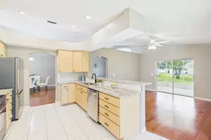35601 Wickingham Ct, Zephyrhills, FL 33541 - Photo 16