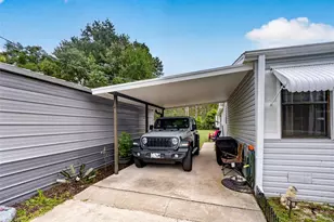 18544 SE 55th Pl, Ocklawaha, FL 32179 - Photo 2