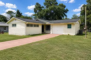 21136 SW Honeysuckle St, Dunnellon, FL 34431 - Photo 2