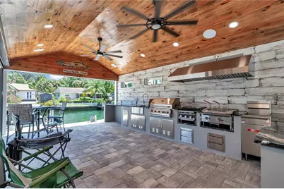 1409 SE 4th Avenue, Crystal River, FL 34429 - Photo 2