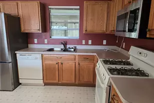 9533 SE 168th Maplesong Ln, The Villages, FL 32162 - Photo 4