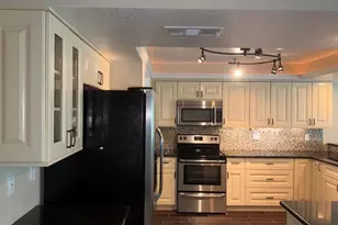 225 Country Club Dr, Largo, FL 33771 - Photo 8