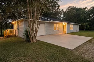 8577 NE 157th Ct, Silver Springs, FL 34488 - Photo 1