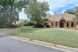 2210 SE Laurel Run Dr, Ocala, FL 34471 - Photo 2