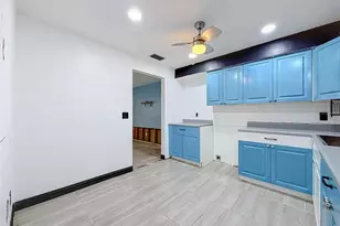 501 Palm Ave N, Saint Petersburg, FL 33703 - Photo 16